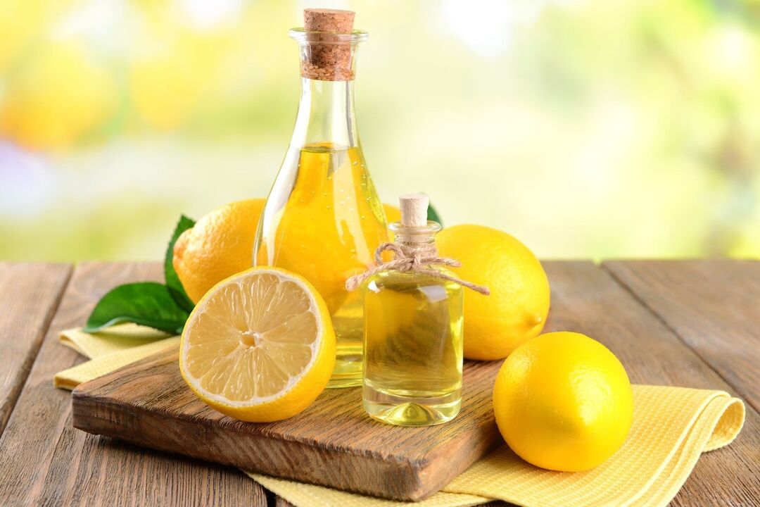 Éter de limón lo principal para aclarar la piel de la cara. 